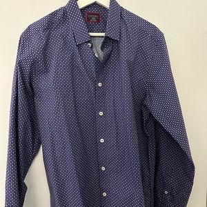 Men’s UnTuck It shirt. Slim fit. Size Large.